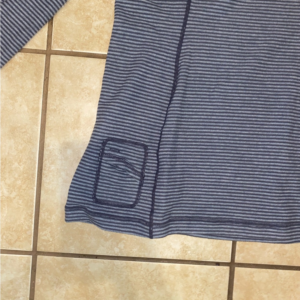 Lululemon turn around top size 10 - Picture 2 of 5